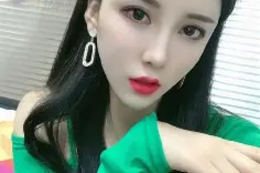 “耍大牌”被富婆贴脸开大口碑下滑是真性情还是低情商？